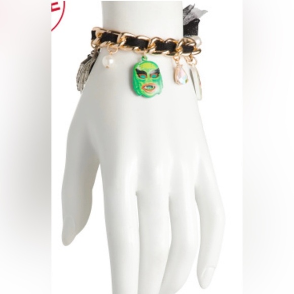 ☠️🦇Betsey Johnson Halloween Charm Bracelet  with Glow in the Dark Charm🦇☠️NWT - Picture 5 of 12